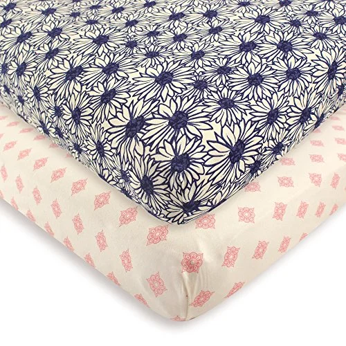 Touched by Nature Crib Sheet in Daisy